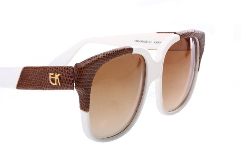 Emmanuelle Khanh 8880 occhiali da sole artistici vintage squadrati in acetato bianco con dettagli in pelle Made in France
