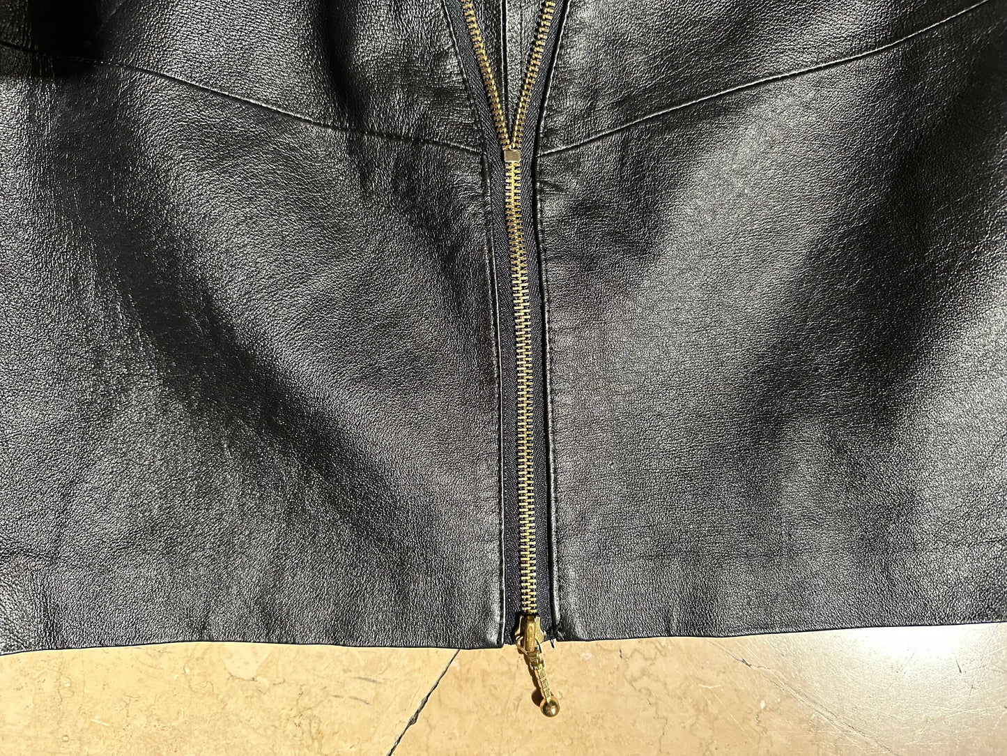 Jurgen Michaelsen black leather skirt w/ V Zipper adornement and slit, sz 36 - 10 UK, 1980s mint condition