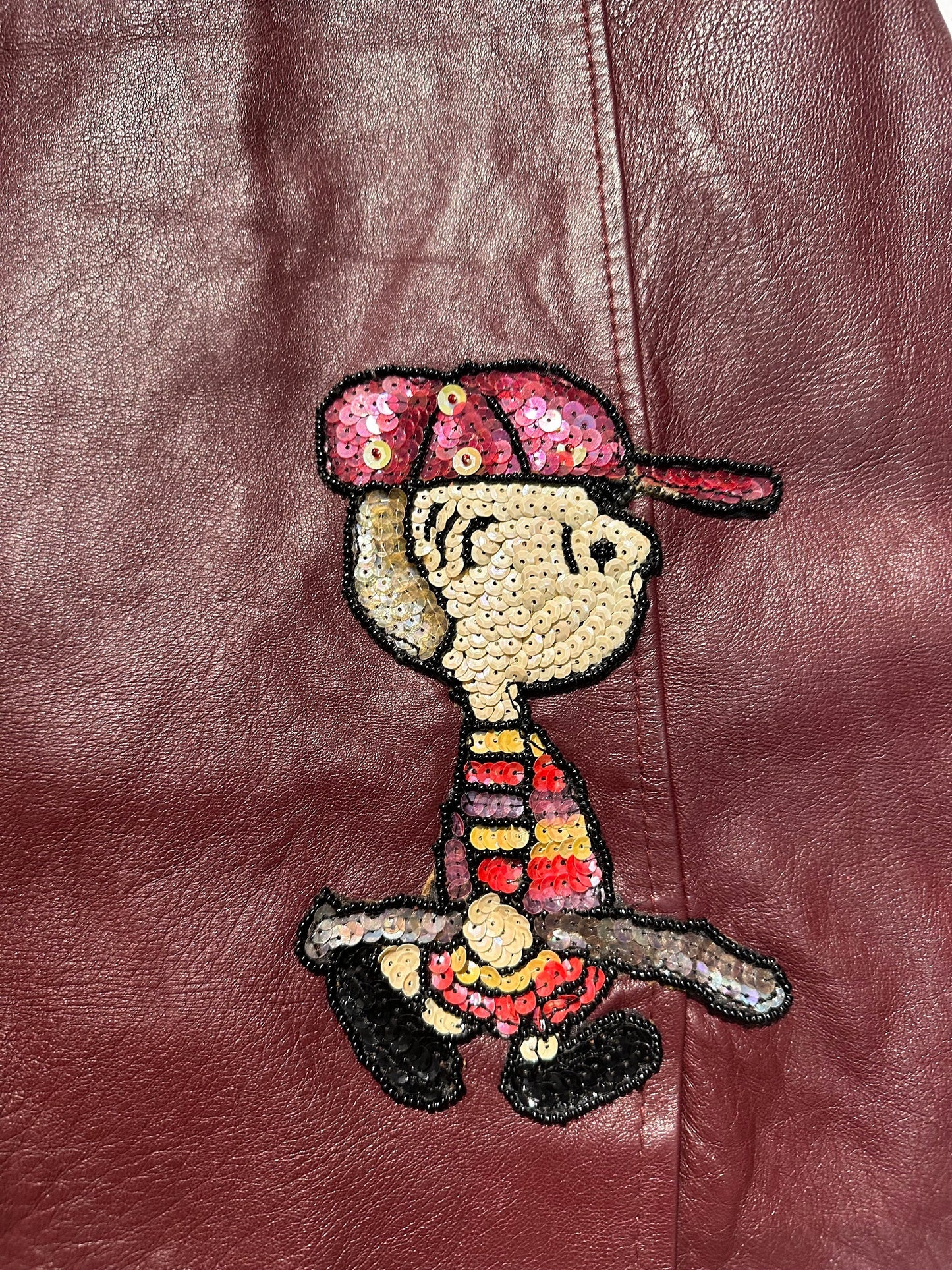 Burgundy leather miniskirt w Charlie Brown- Peanuts character embroidery, sz 42 mint