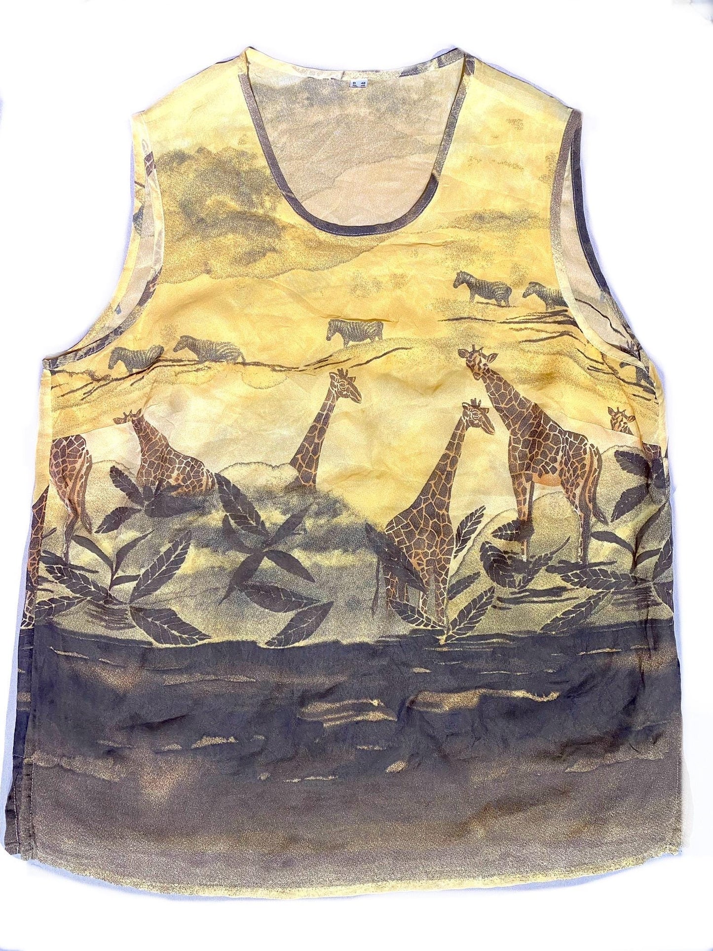 Cool Safari Savana Print tank top w giraffes made in 100% viscose, as new sz L