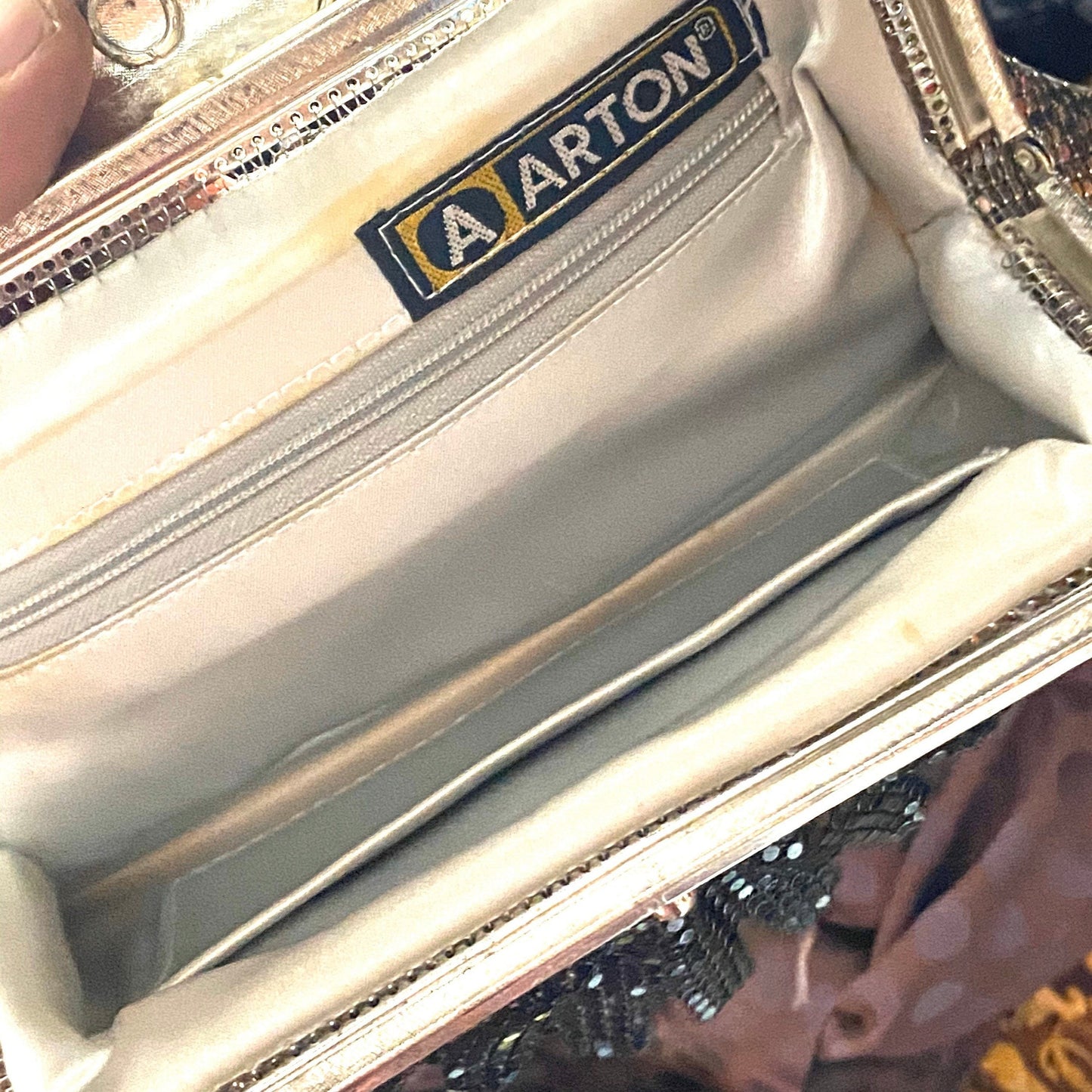 Arton 80s silver / black mesh clucth bag with jeweled closure, mint