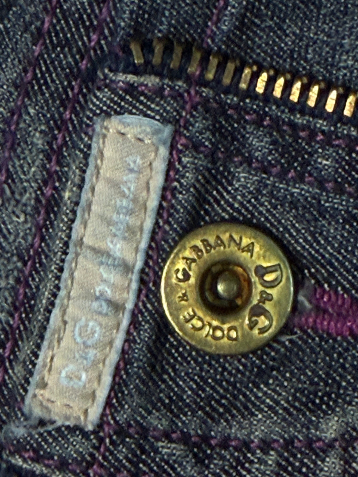 D&G Dolce Gabbana ladies capri jeans, vtg - stone wash look w zipper border details, BNWT sz 30,31,32 available