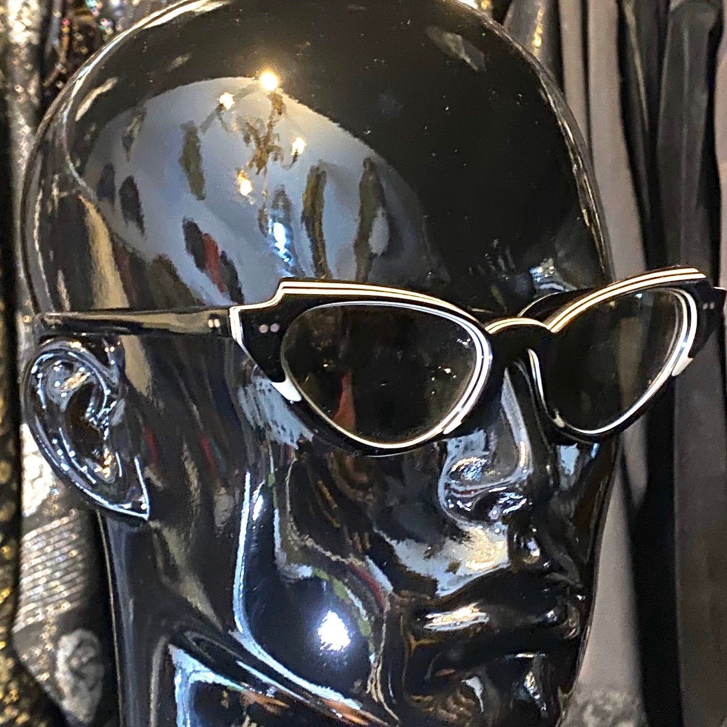 Tigieffe occhiali da sole cateye a strati bianchi neri degli anni '50 fatti a mano in Italia, pin-up rockabilly