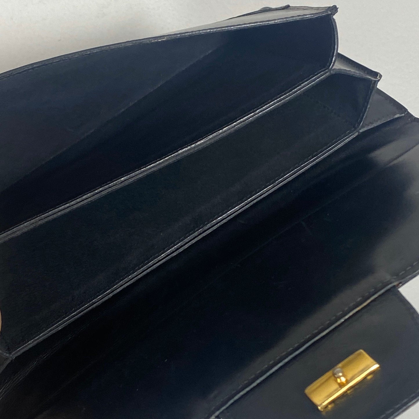 1970s black alligator clutch bag with brass / tortoise Bakelite handle, mint