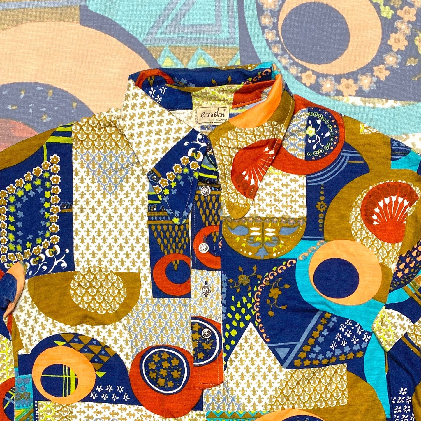 Essebi Milano 70s mod style blouse, colorful abstract allover with beagle collar, mint