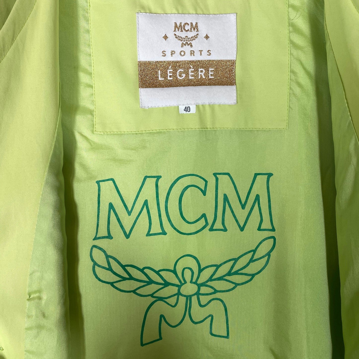 McM München light salad green vest /jacket with carved golden zippers, cool and mint