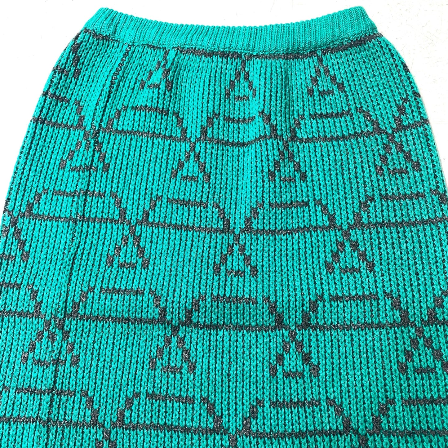 Green-Grey geometrical allover cable knit wool blend skirt made in Italy, 80s mint condition