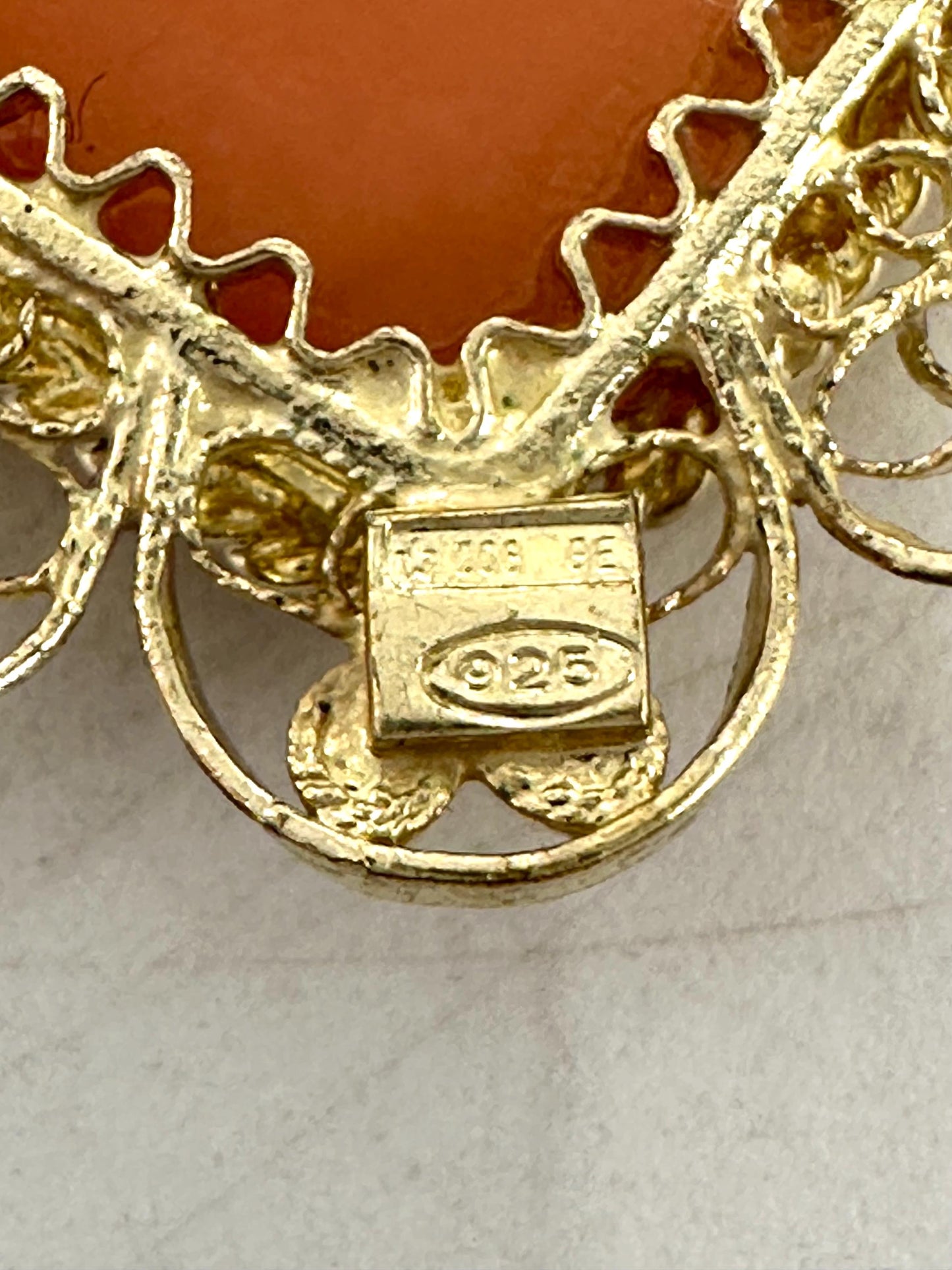 Heart shaped 925 silver/ Gild plated filigree pendant w Victorian portrait in real coral/Shell, 1930s Ca NEW