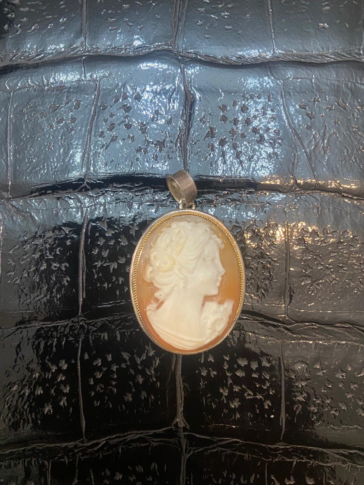 Classic 1930 ca oval cameo w Victorian lady portrait in 925 Silver + gold rope mount, NOS!