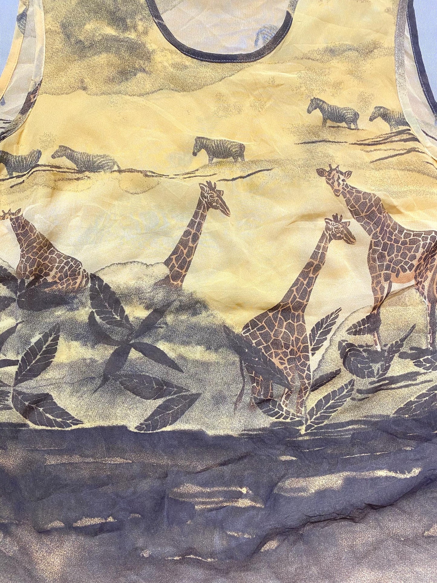 Cool Safari Savana Print tank top w giraffes made in 100% viscose, as new sz L