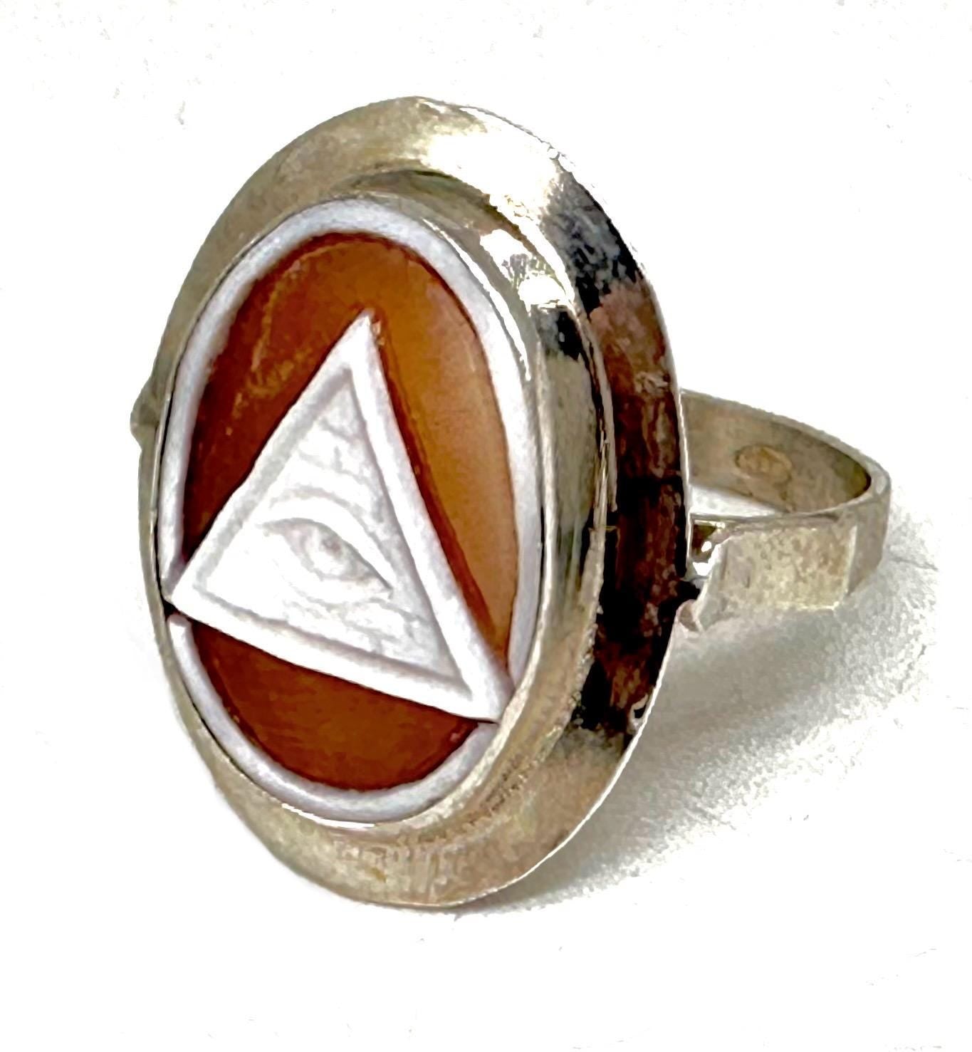 All Seeing Eye - Annuit Coeptis 925 silver cameo ring, fine Italian jewelry in real shell/coral, NOS 60s