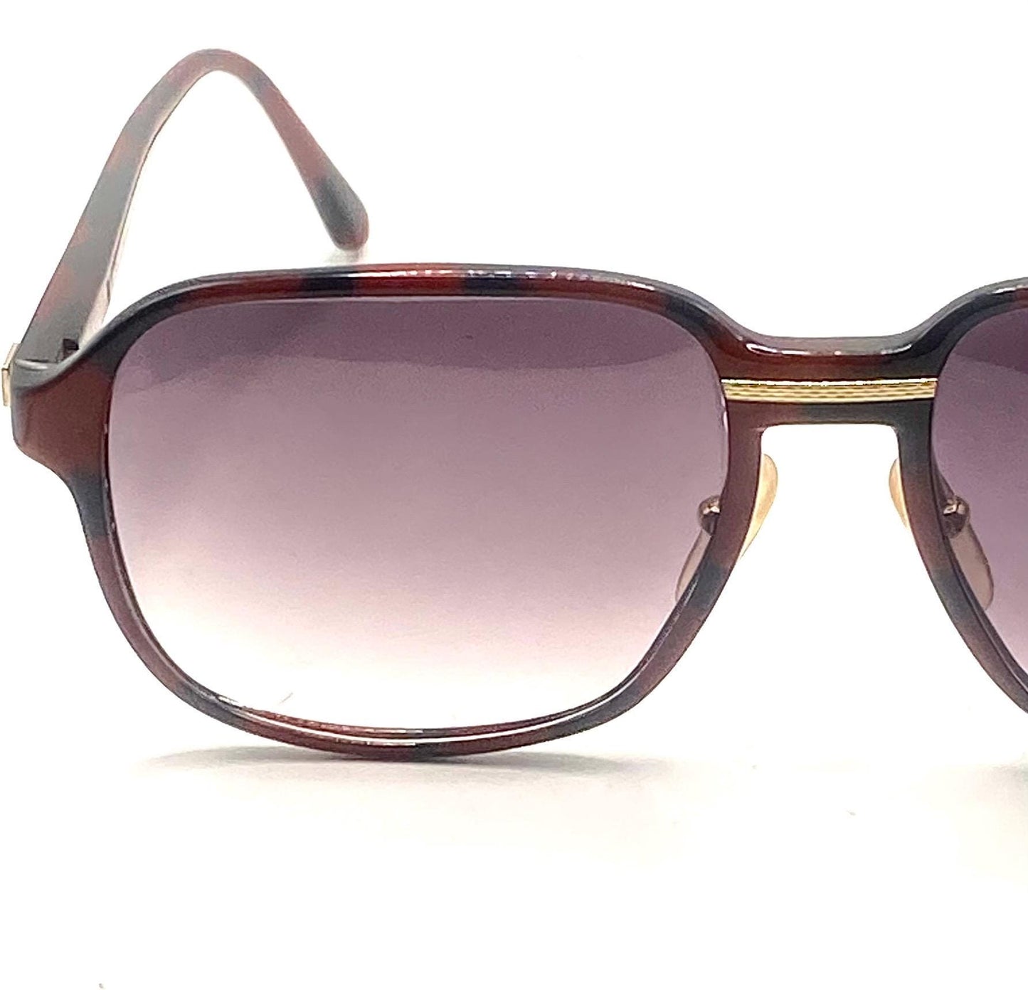 Burberrys B8278 big square red tortoise /gold sunglasses, made in Austria by Safilo, 80S NOS