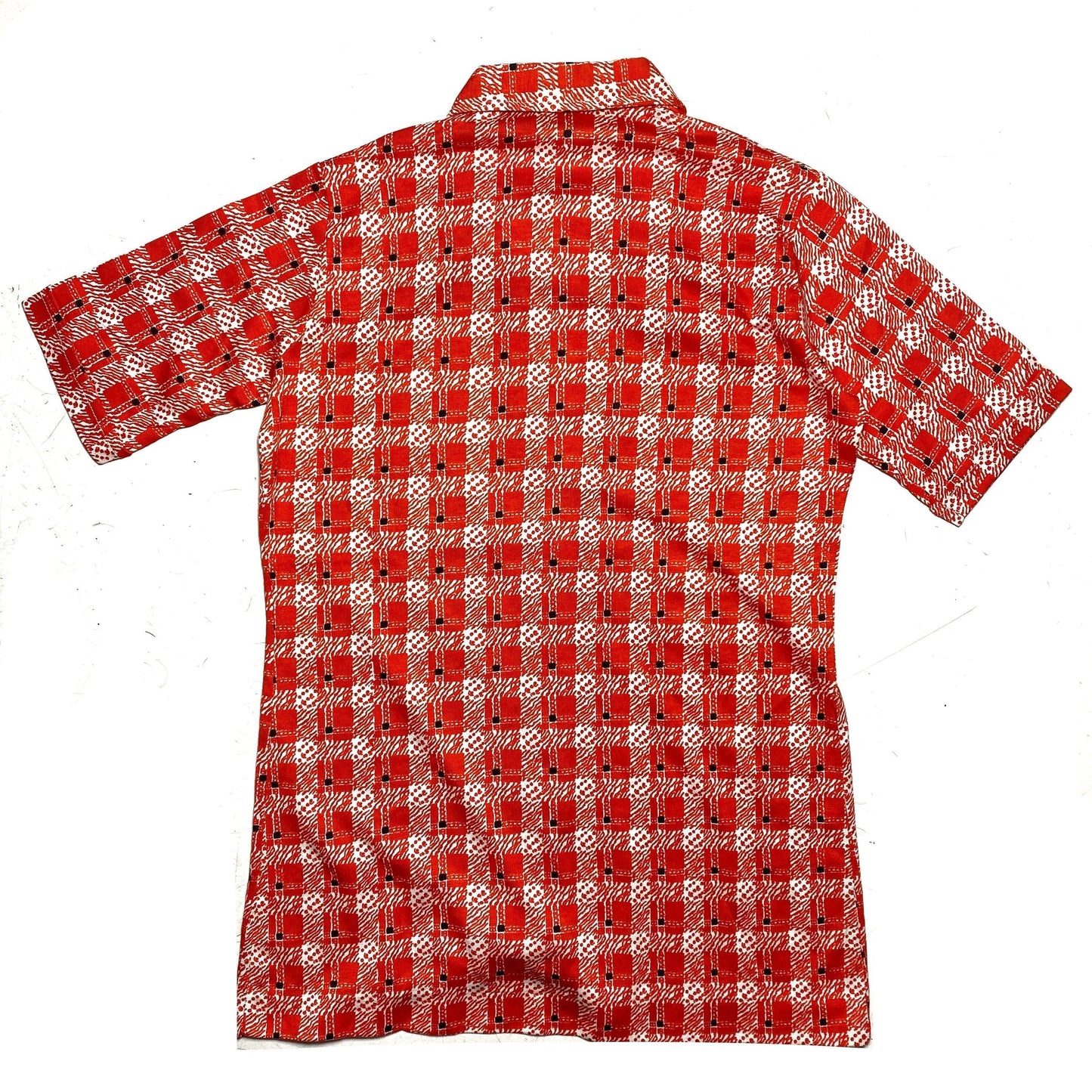 70s Mod flashy checkered red/white shirt with rounded beagle collar, new & unworn