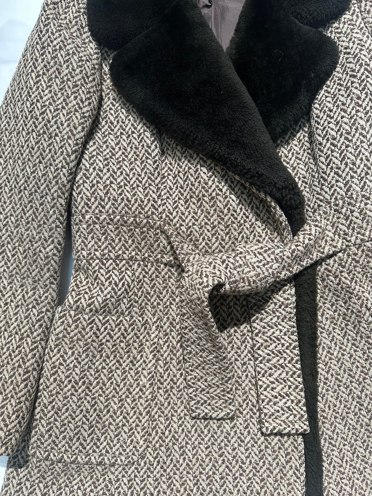Modella 1970s beige/brown jacquard wool coat w/ faux fur collar, mint, sz 46