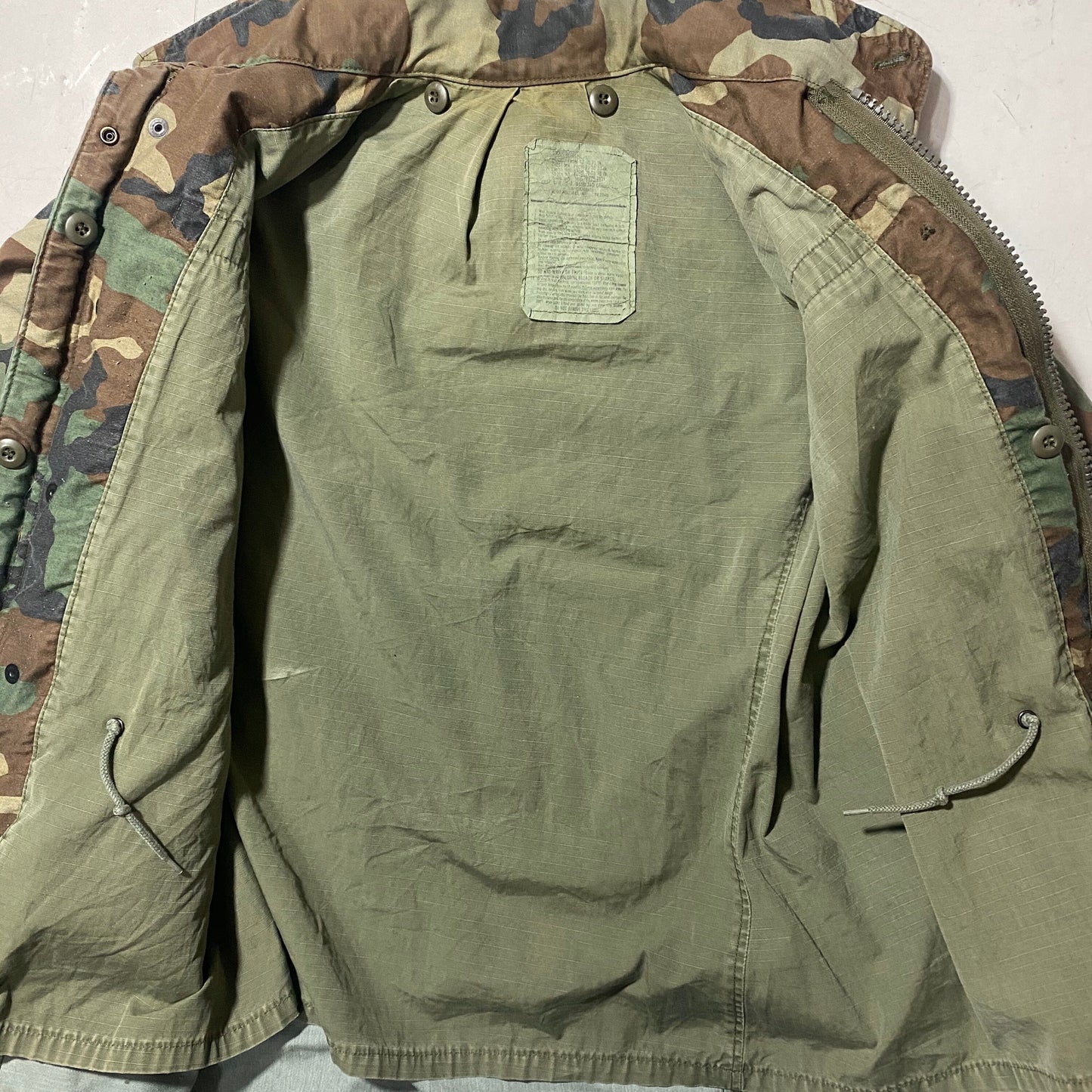 M65 Alpha Industries woodland camo military cotton canvas coat made in USA, 1981 issued piece with patches, S regular
