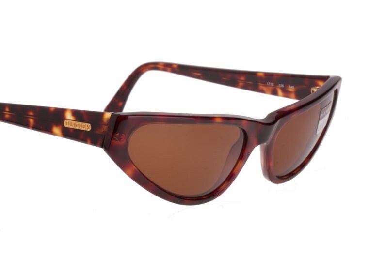 Oliver by Valentino classy pointed cateye sunglasses in tortoise or horn color, made in Italy, 90s NOS