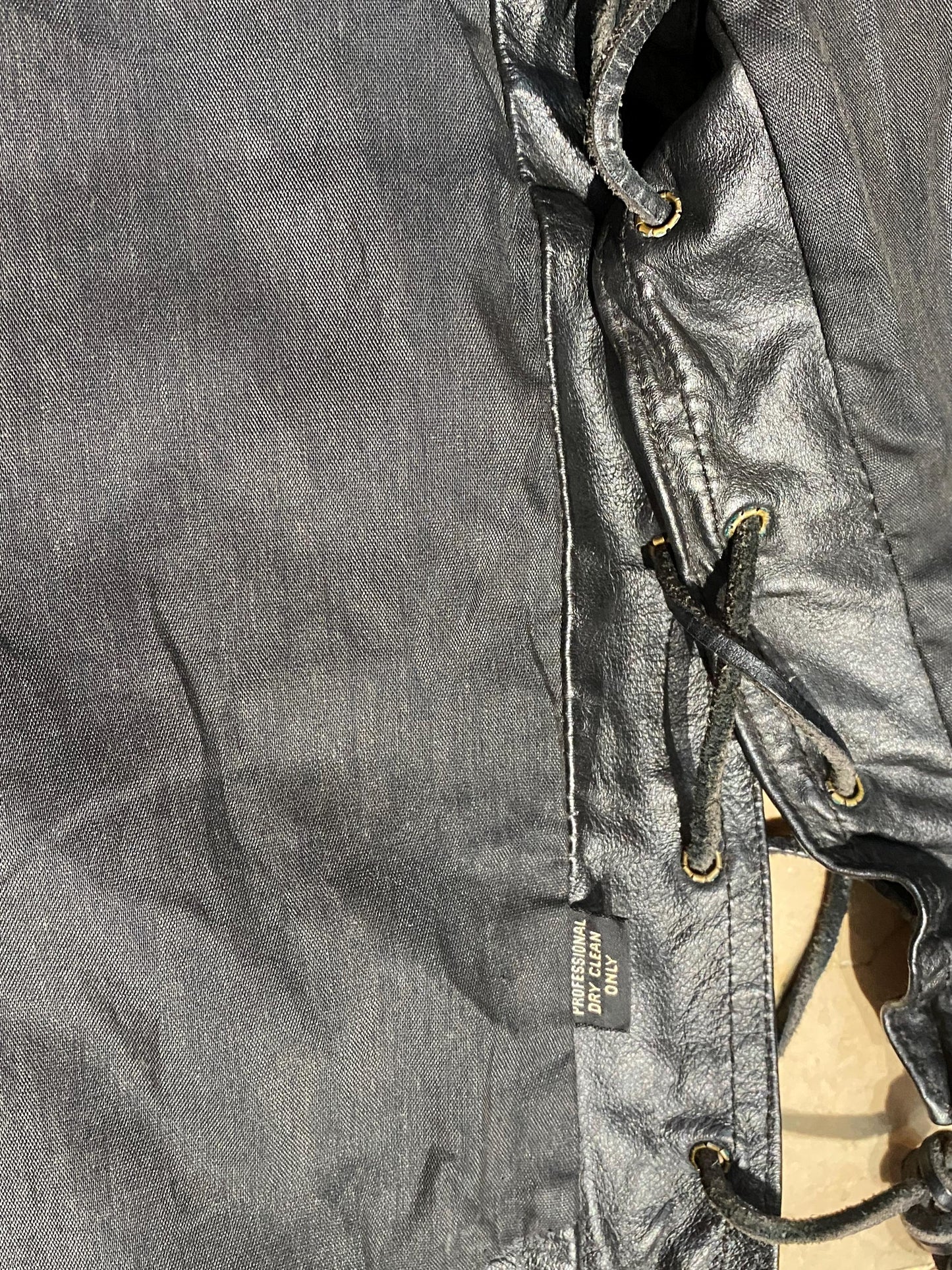 Harley Davidson black leather utility biker vest w 6 pockets 1980z ca made in USA, XL as New!
