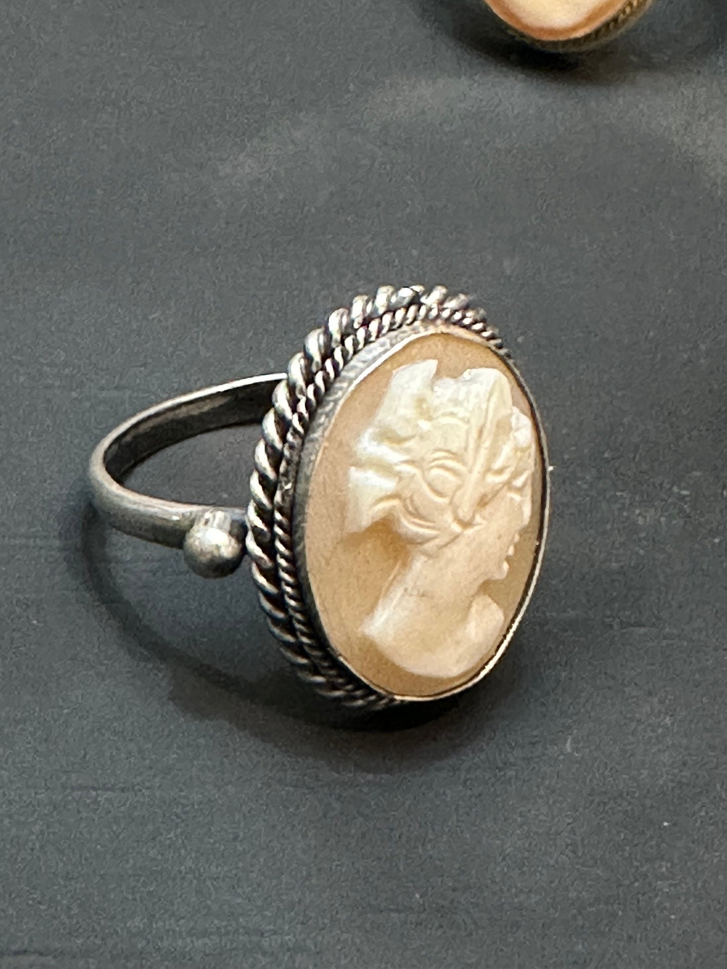 Classy Victorian lady hand carved shell cameo  925 silver ring; classic Italian jewelry NOS 50s