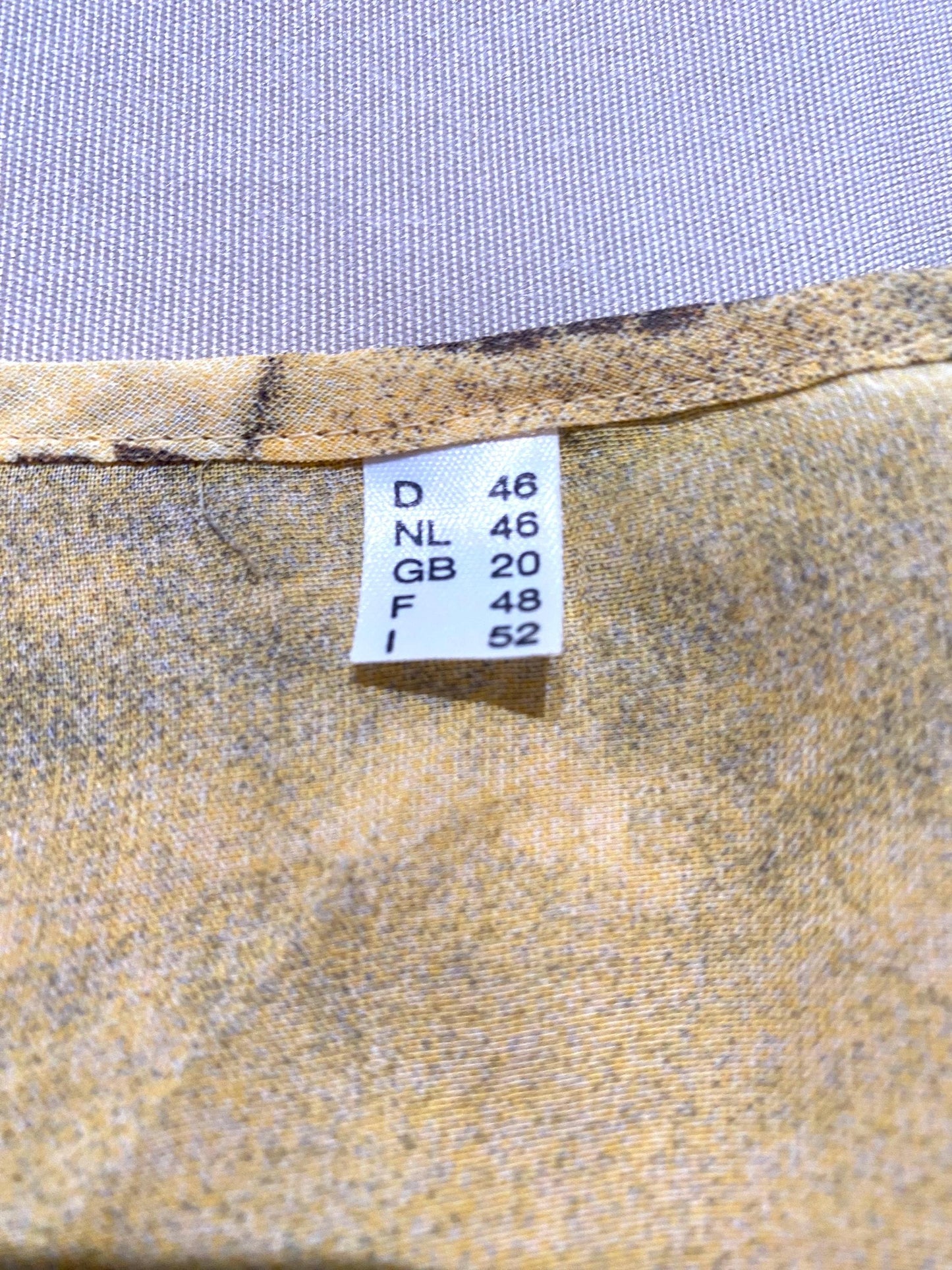 Cool Safari Savana Print tank top w giraffes made in 100% viscose, as new sz L