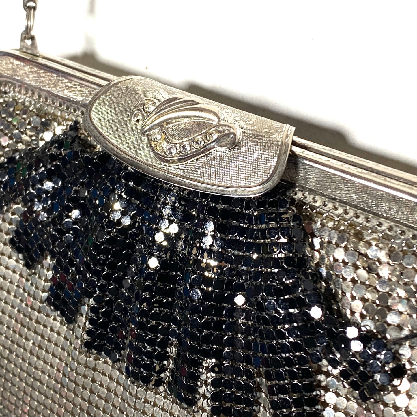 Arton 80s silver / black mesh clucth bag with jeweled closure, mint