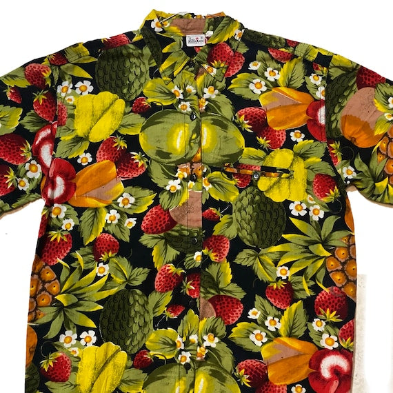 Tutti-frutti cool aloha shirt by Alibrandi, w/ stawberries & cherimoyas allover, mint sz M
