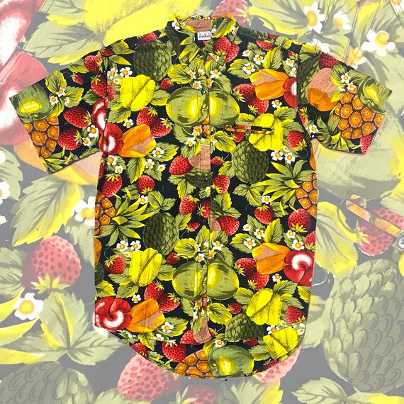 Tutti-frutti cool aloha shirt by Alibrandi, w/ stawberries & cherimoyas allover, mint sz M