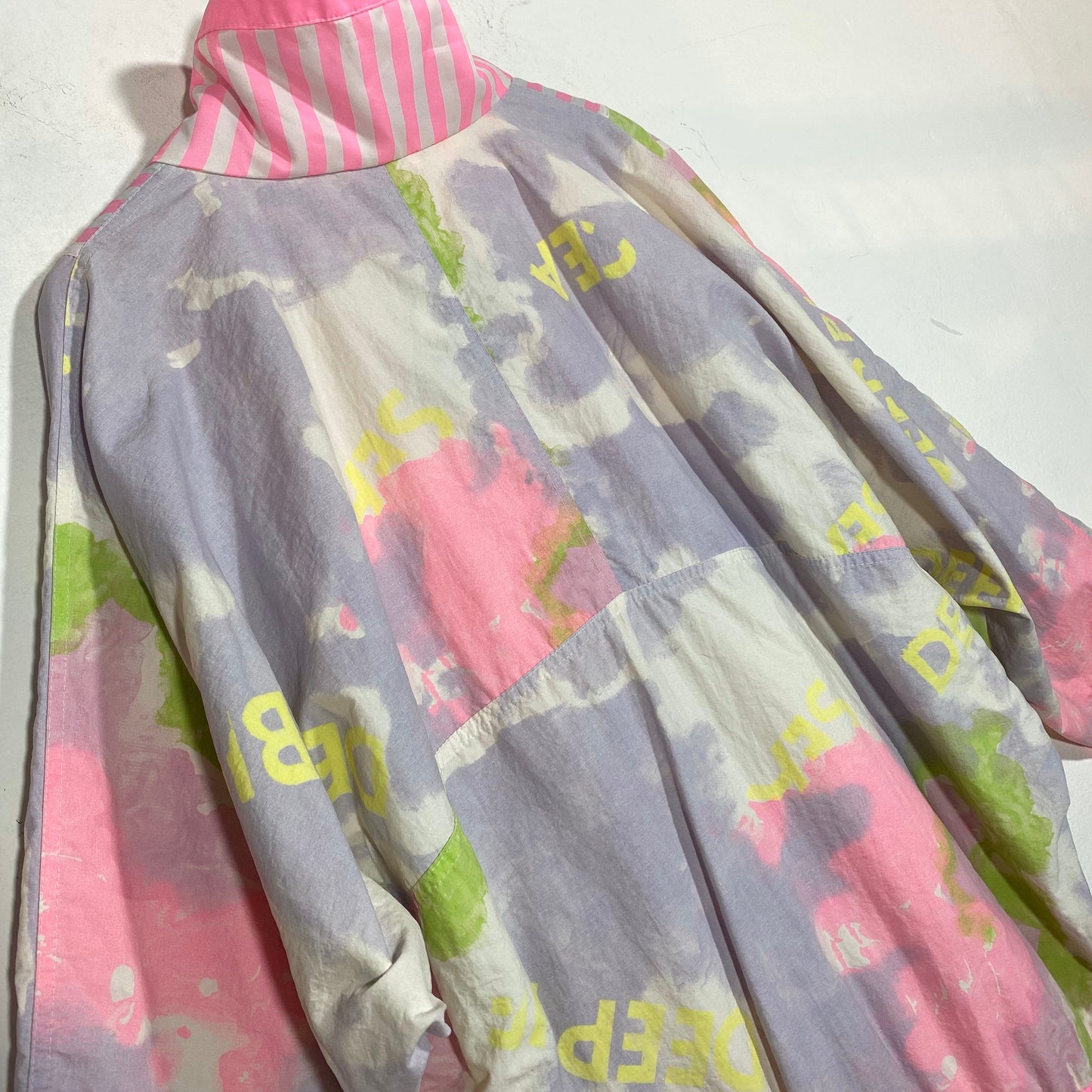 Toper flashy neon color striped / water colored allover windbreaker jacket, pure nurave style!