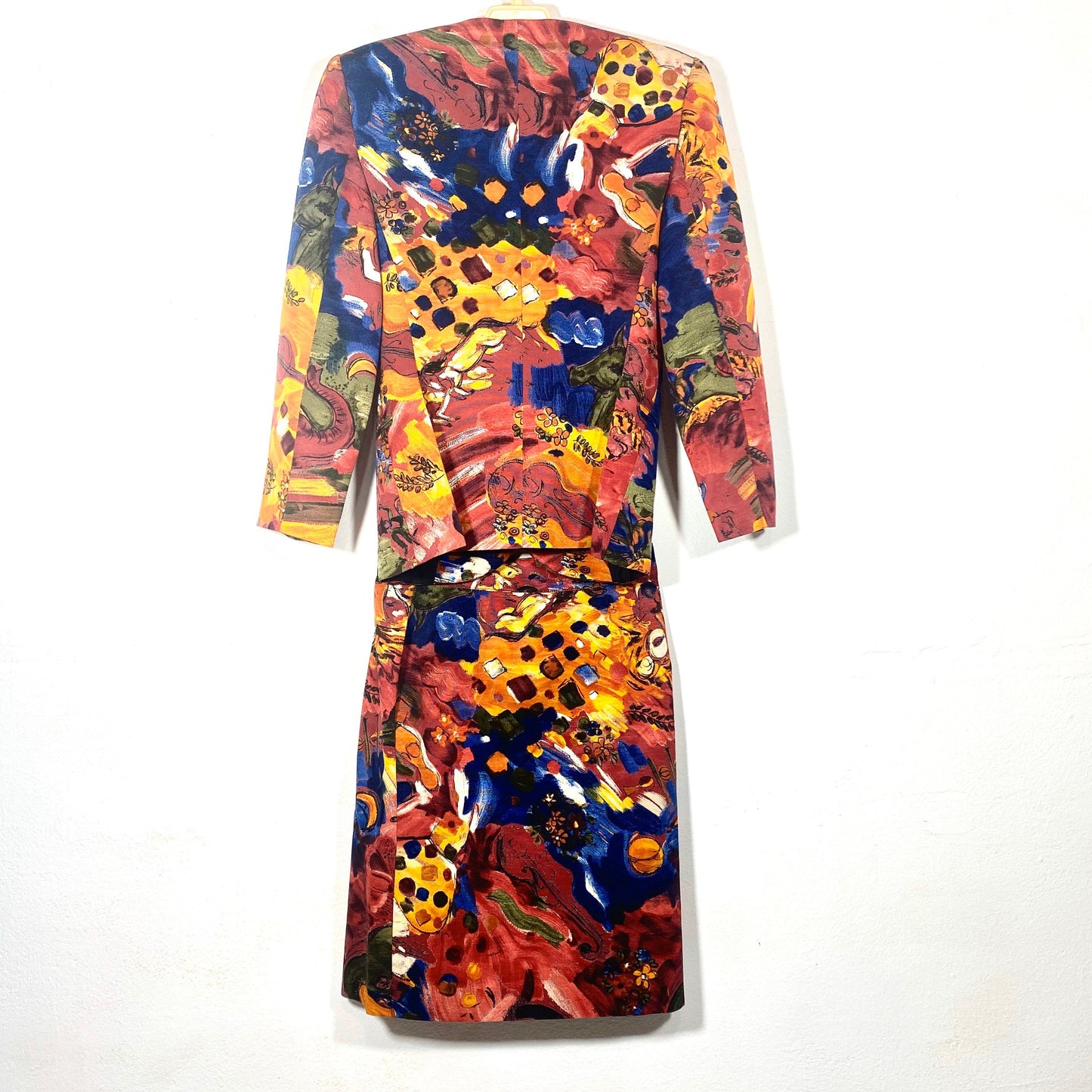Iceberg 1980s colorful tailleur suit, Chanel style blazer & skirt wirh Incredible print and tigers embroidery