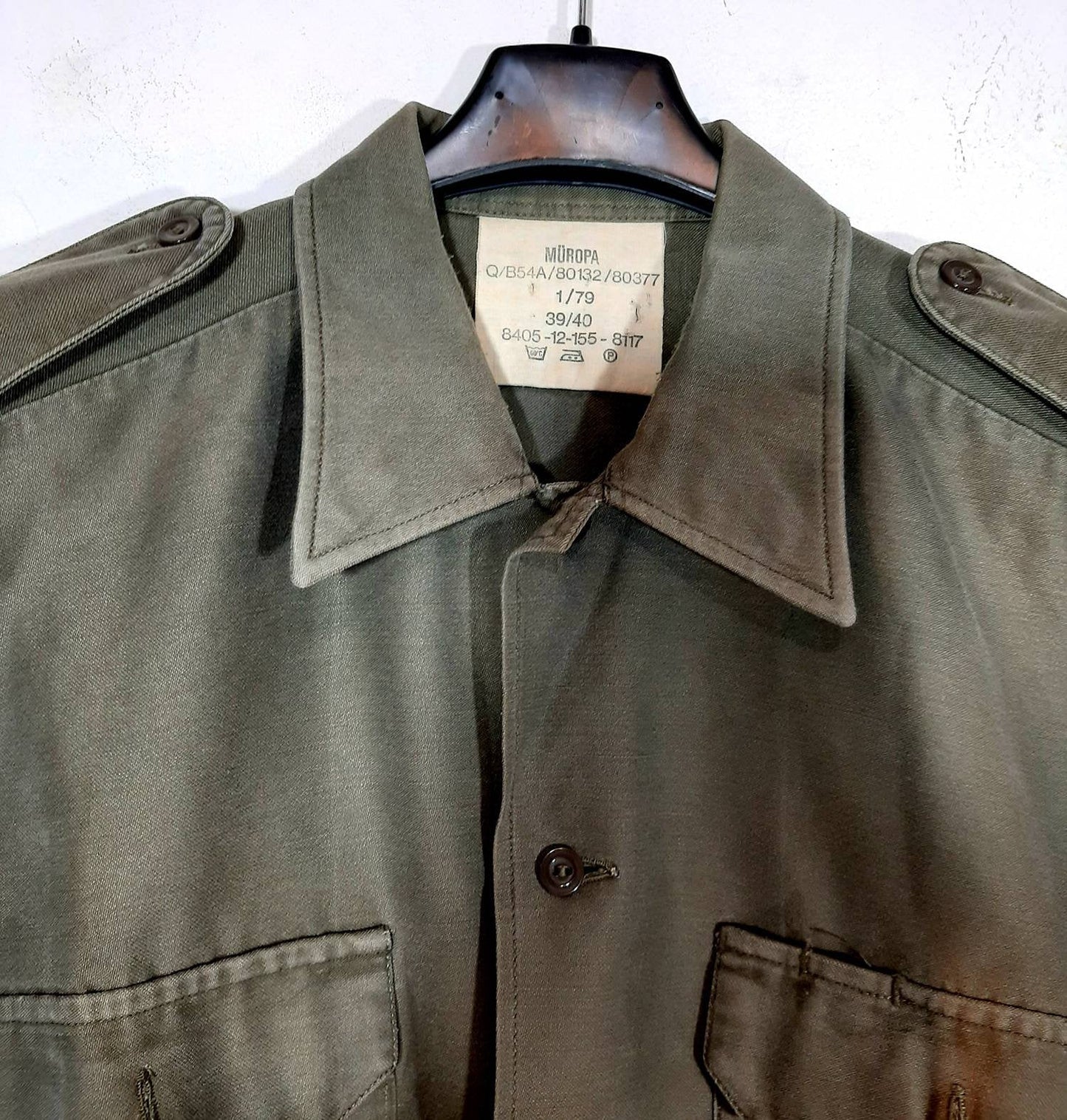 1970s east germany military green field shirt, great condition.