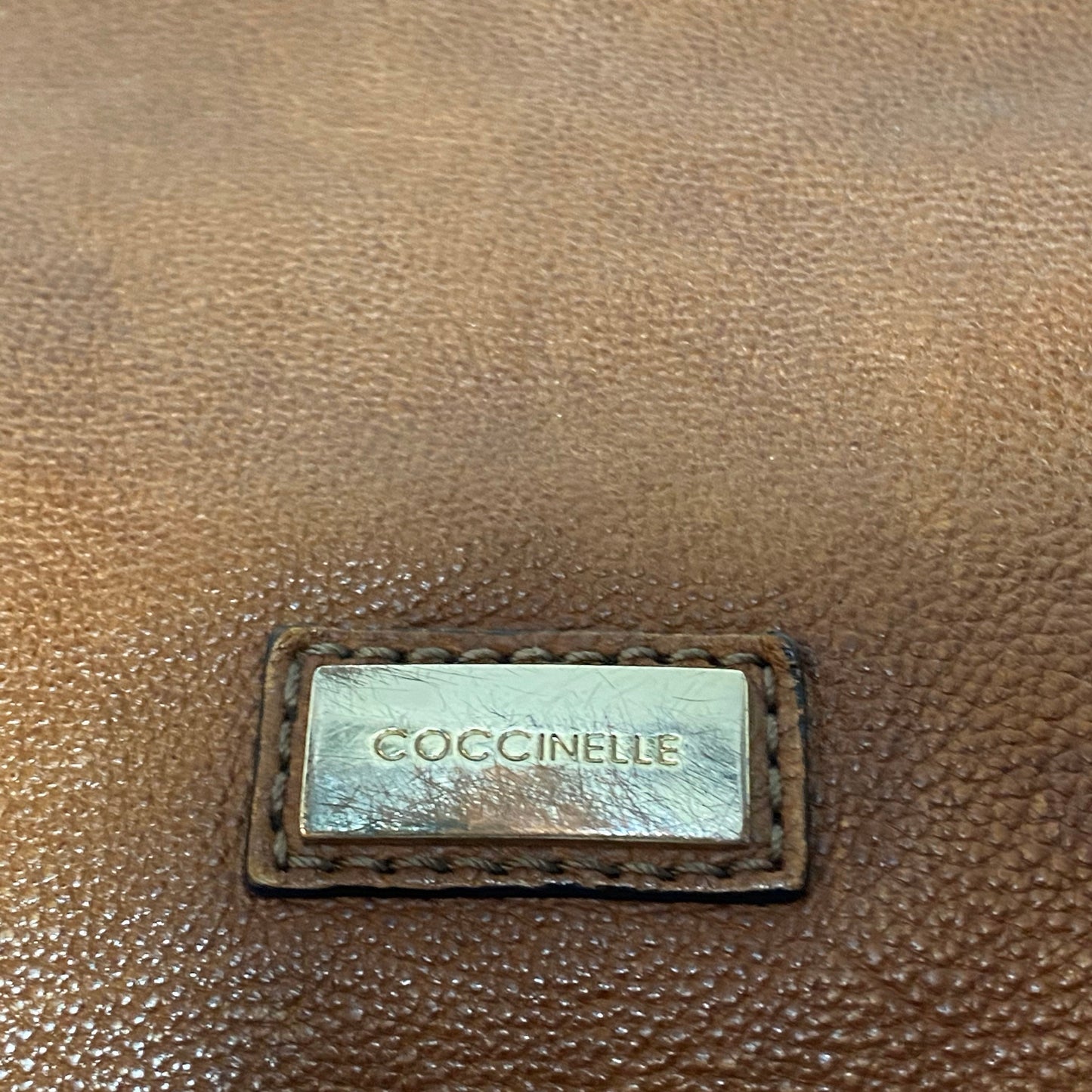 Coccinelle 90s, brown cuir bag with golden metal clasp and details,made in  Italy Mint