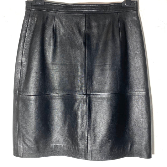 Black lambskin leather mini skirt sz 38, mint condition 1980s Italy