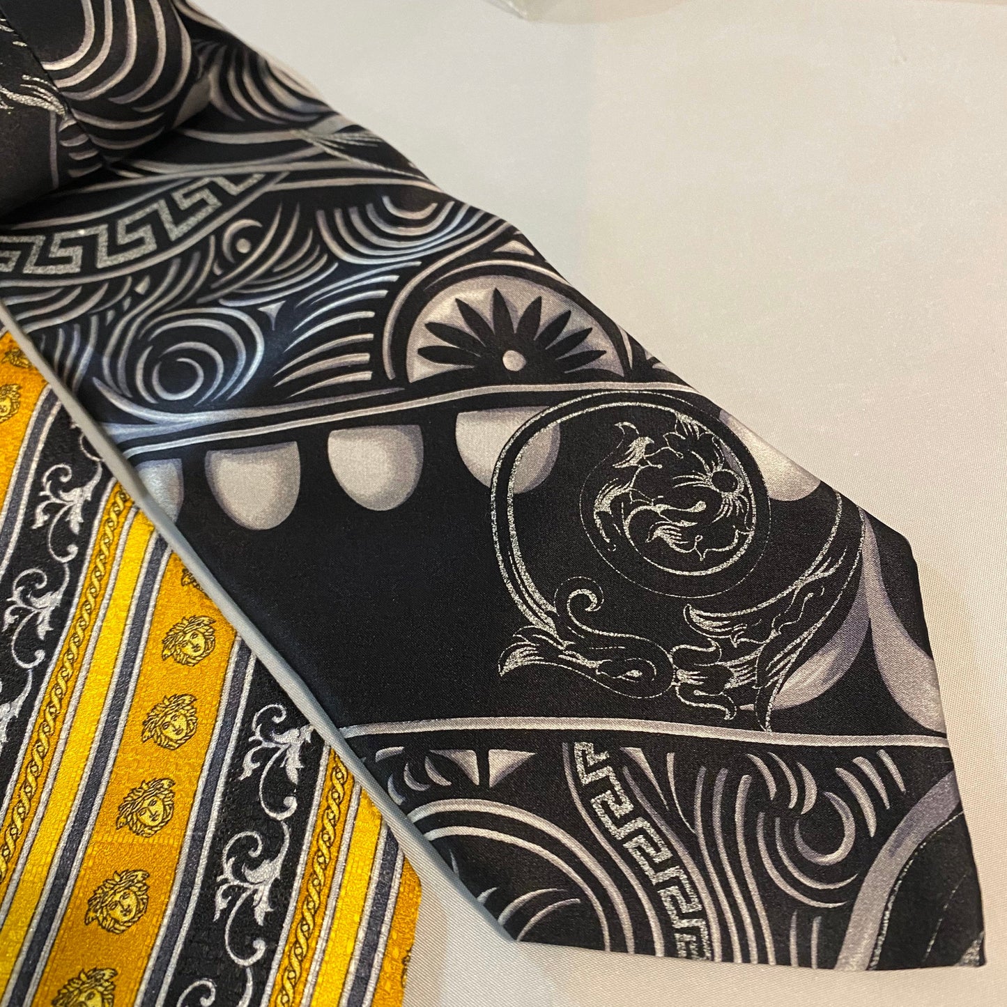 Gianni Versace vintage pure silk ties, Medusa, regimental, baroque... all in good to perfect condition