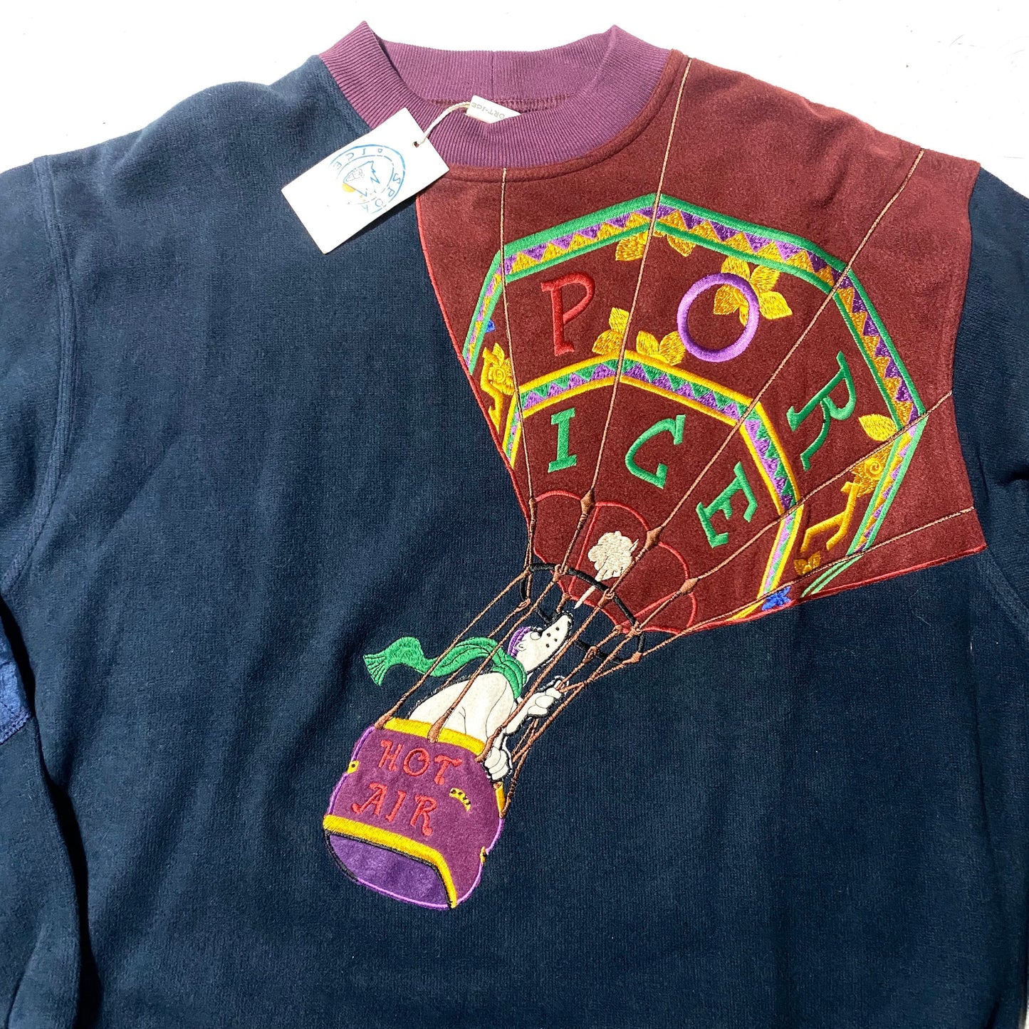 Iceberg sport NWT 90s warm sweatshirt with bear on a hot air balloon embroidered and silk patches, new old stock