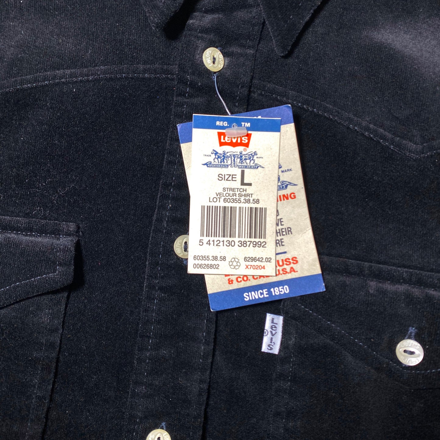Levi’s NWT 90s black velvet ladies winter shirt, minty and with tags, sz S and L available
