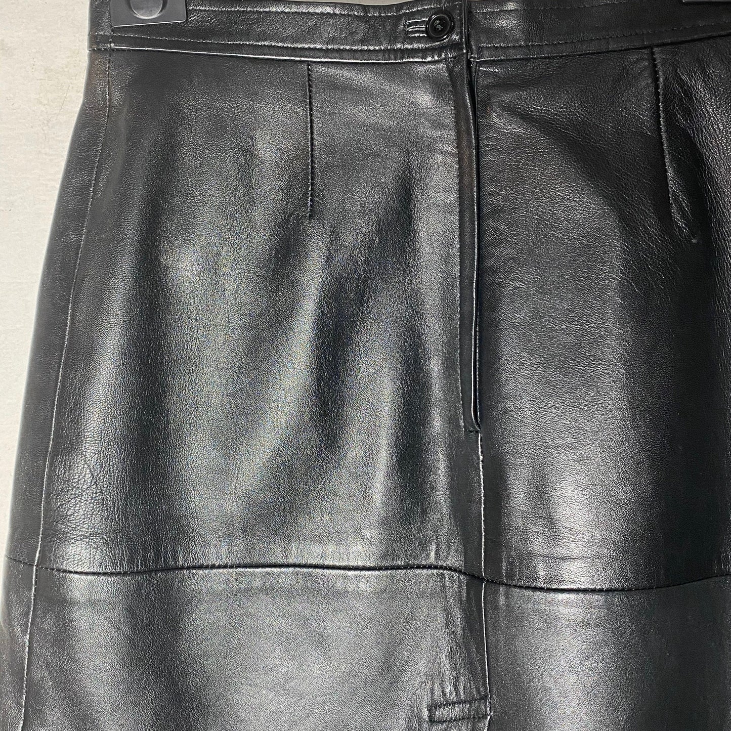 Black lambskin leather mini skirt sz 38, mint condition 1980s Italy
