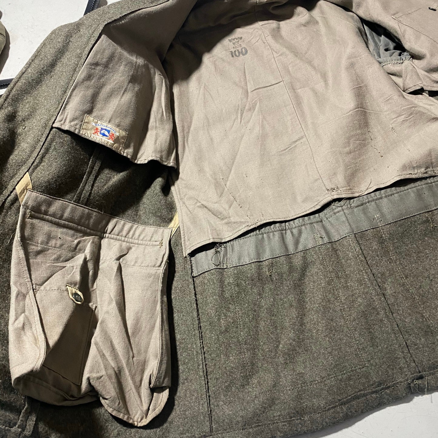 Swedish army 1952 military greyish Green wool field jacket with jack Pockets, artillery patches, mint