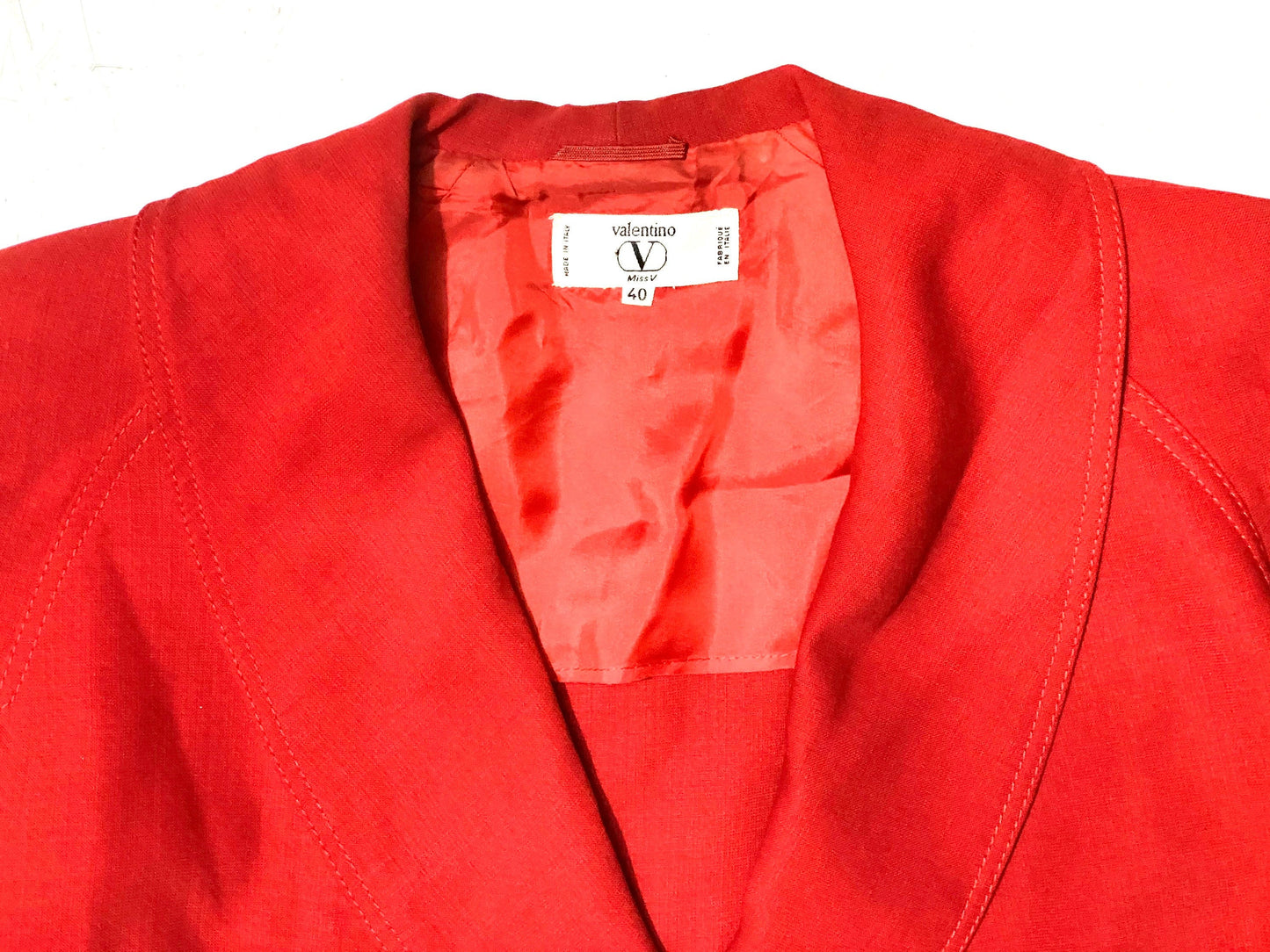 Valentino red wool blazer, minimal style with a simple yet unique pattern, minty, size 40