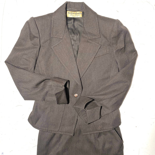 Yves Saint Laurent Grey wool two pcs blazer / skirt suit sz 40, mint condition