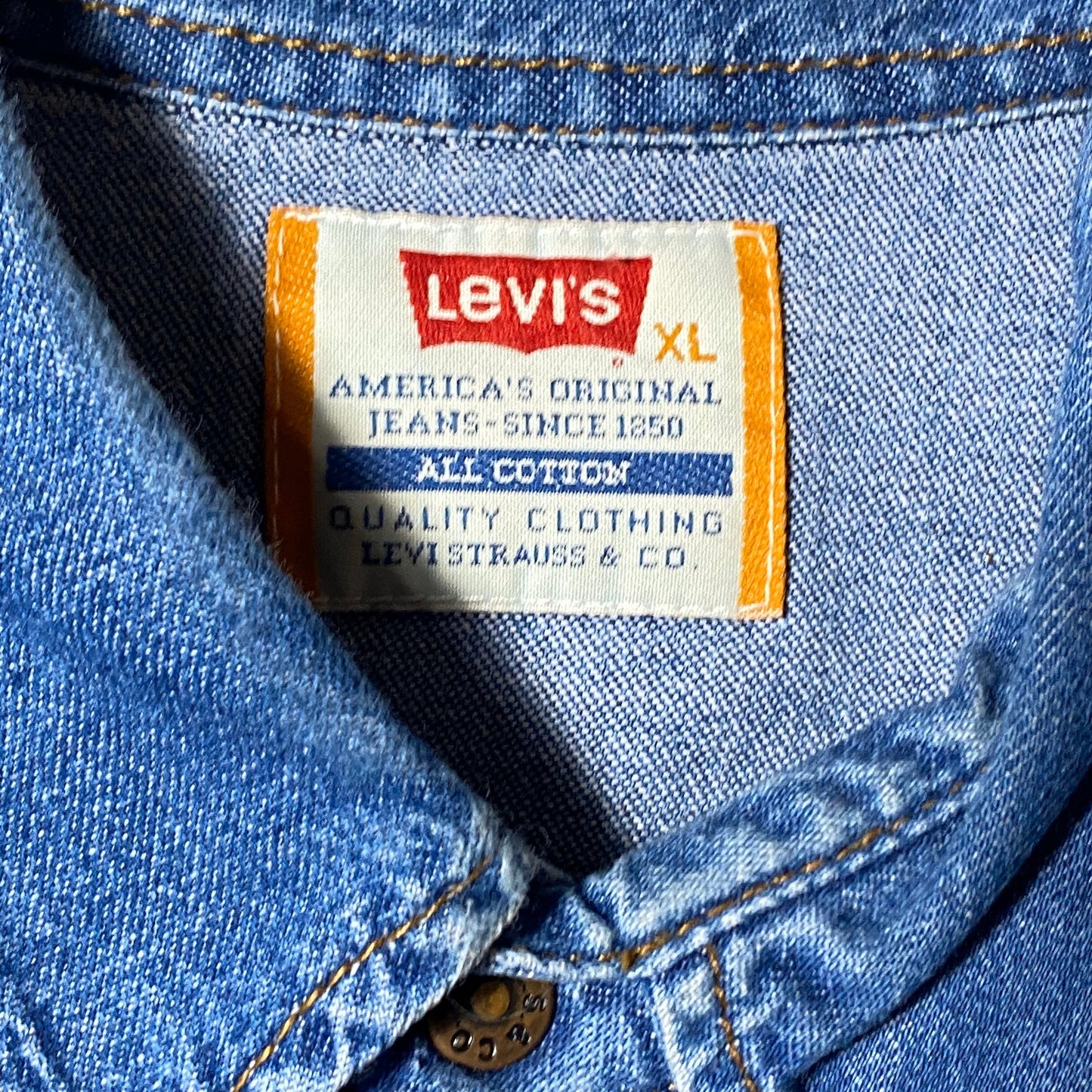 Levi’s vintage indigo blue denim shirt made in USA in the 80s, sz XL perfect condition.