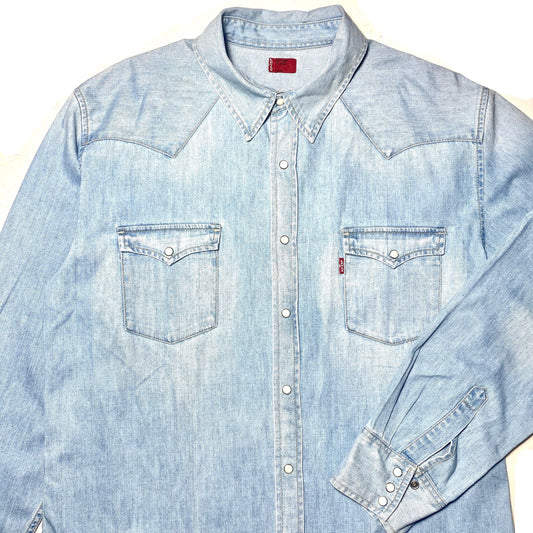 Levi’s red tab light blue denim shirt sz XL perfect condition.