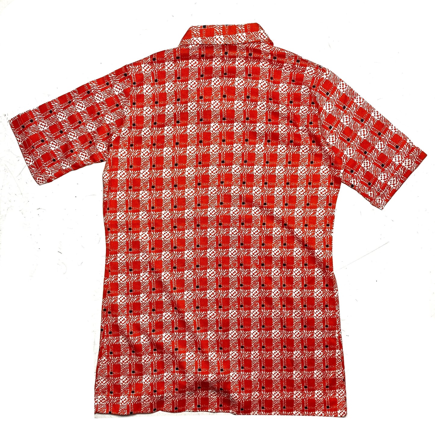 70s Mod flashy checkered red/white shirt with rounded beagle collar, new & unworn