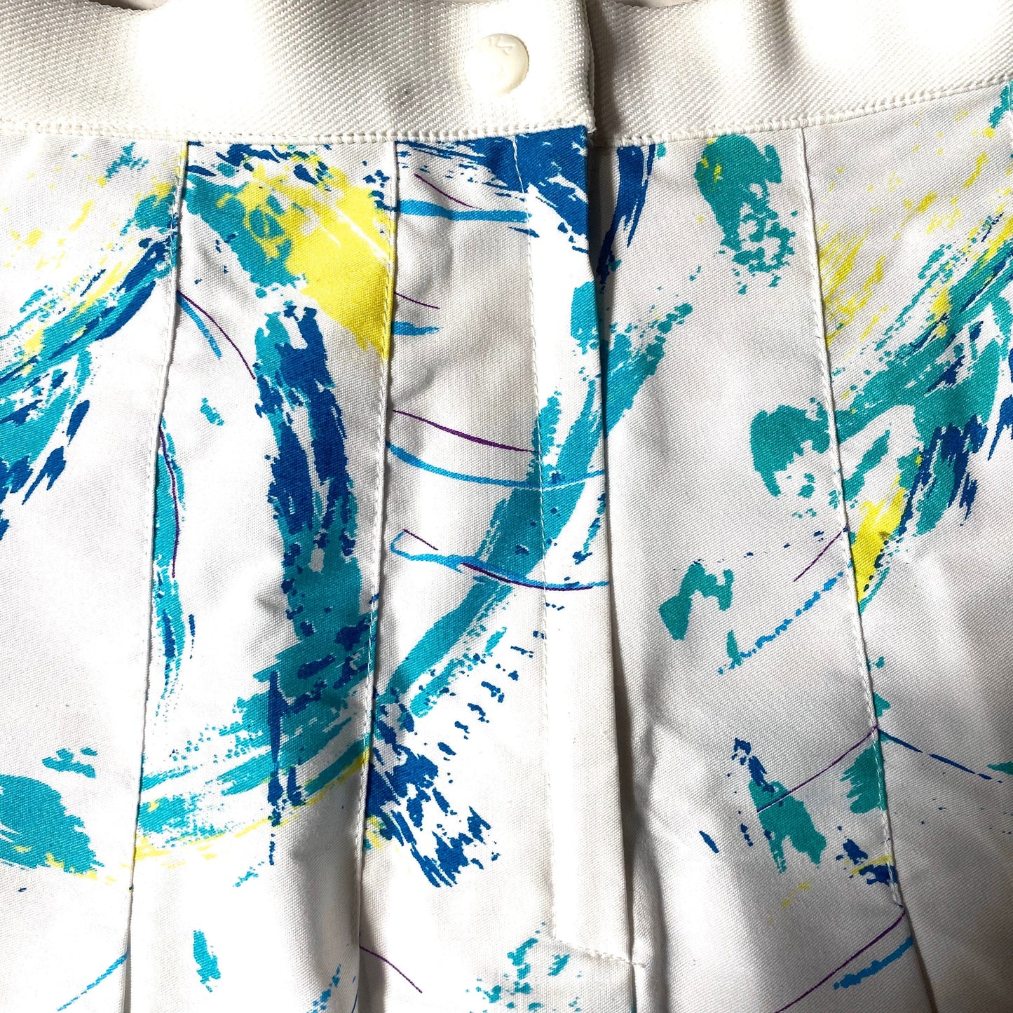 Fila vintage 90s white cotton pleated tennis/ skater skirt with abstract print, new with tags