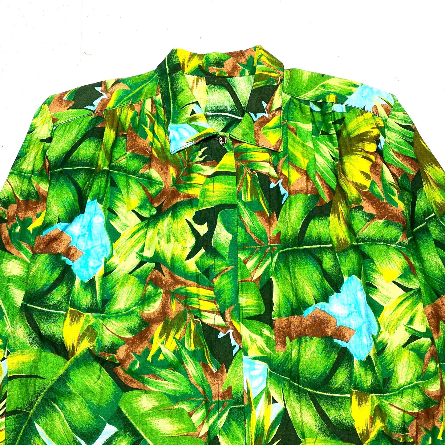 Bright green tones blouse, jungle palm leaves allover print on a fresh 100% viscose, mint sz M