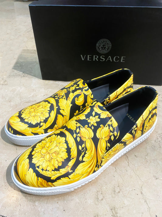 Versace barocco black/gold allover low leather sneakers, BNWT & Box sz 42